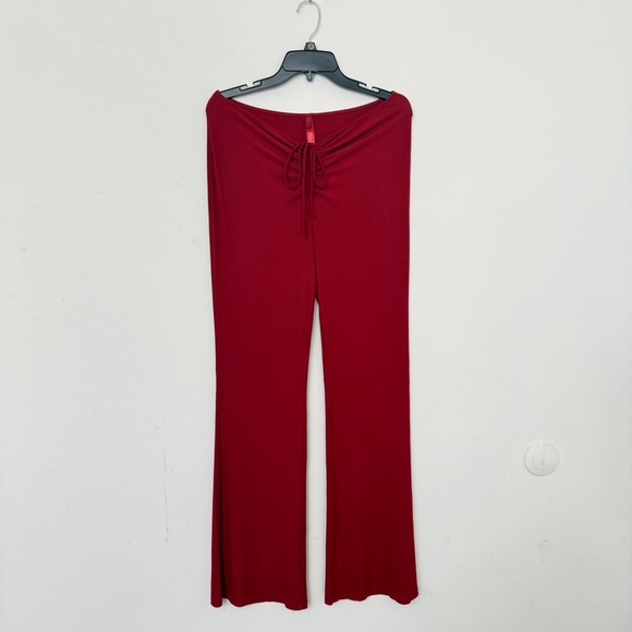 Skims Soft Lounge Ruched Pants In Brick - Picture 5 of 7